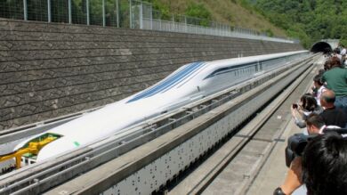 Un tren japonés bate el récord mundial al alcanzar los 590 kilómetros por hora