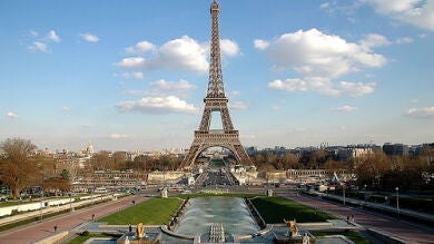 La Torre Eiffel reabre tras los desperfectos en los altercados de la Eurocopa