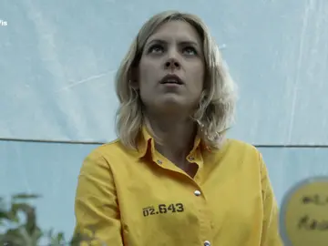 Macarena encuentra la tarejta SIM de Yolanda Macarena encuentra la tarejta SIM de Yolanda