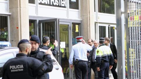 El alcalde de Barcelona, Xavier Trias, a su llegada al IES Joan Fuster