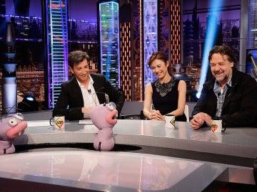 Olga Kurylenko y Russell Crowe con Trancas y Barrancas en El Hormiguero 3.0