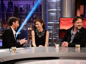 Russell Crowe y Olga Kurylenko en El Hormiguero 3.0 Russell Crowe y Olga Kurylenko en El Hormiguero 3.0