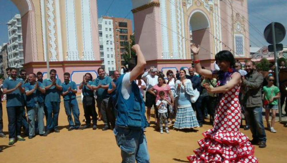 Teresa Rodríguez, líder de Podemos en Andalucía, bailando sevillanas