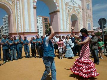 Teresa Rodríguez, líder de Podemos en Andalucía, bailando sevillanas