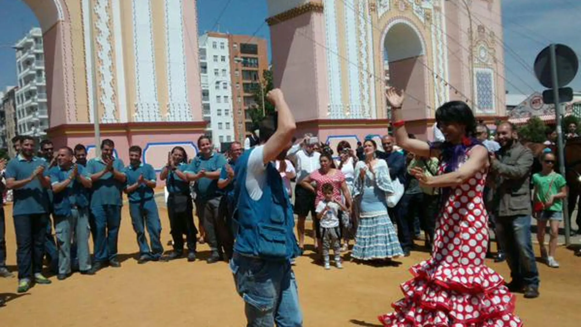 Teresa Rodríguez, líder de Podemos en Andalucía, bailando sevillanas Teresa Rodríguez, líder de Podemos en Andalucía, bailando sevillanas