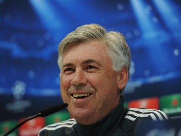 Carlo ancelotti en rueda de prensa previa al derbi de Champions League