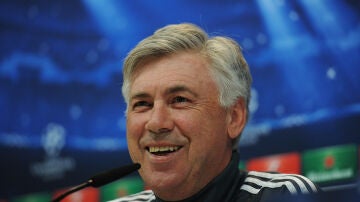 Carlo ancelotti en rueda de prensa previa al derbi de Champions League