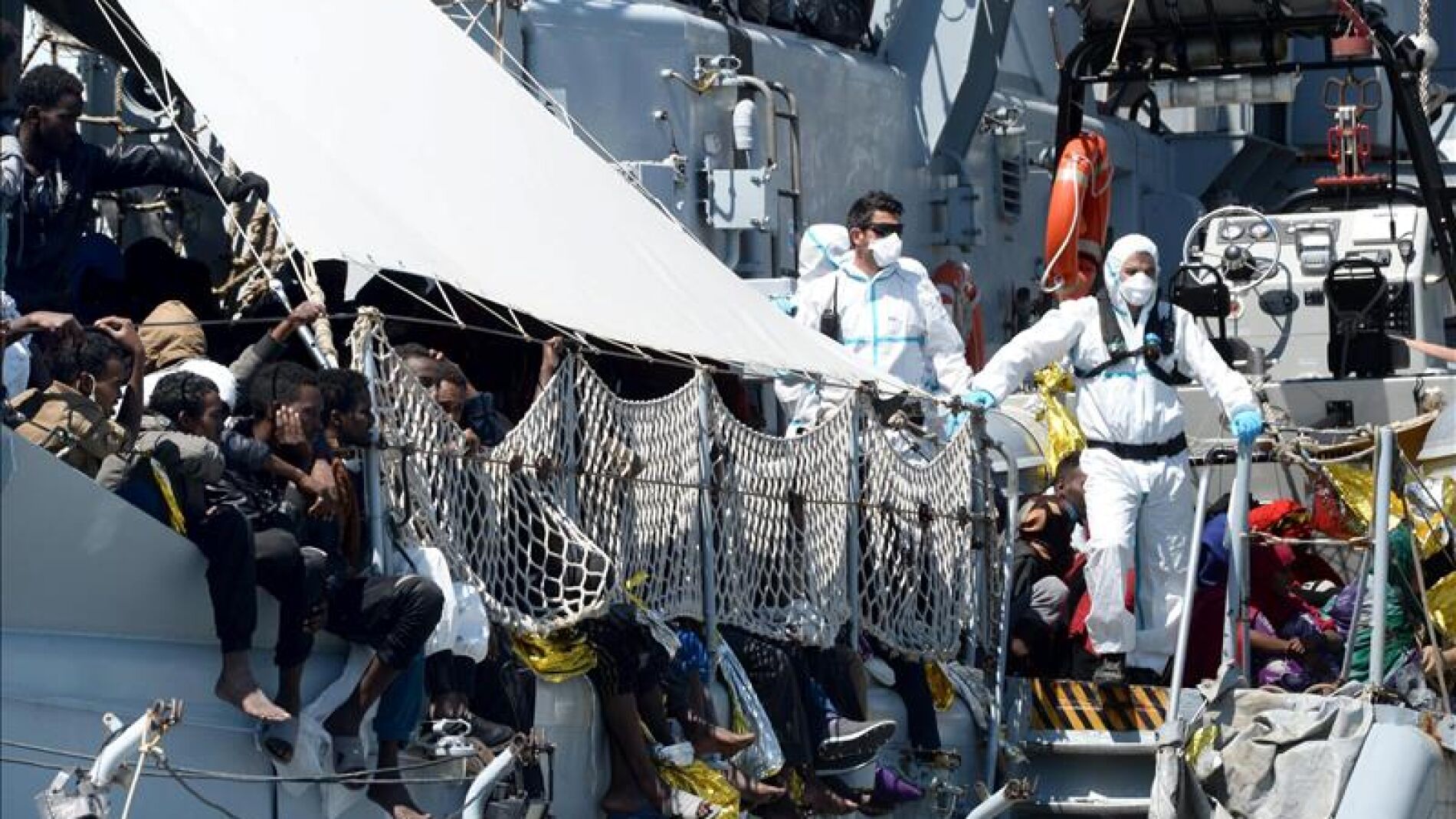 Guardia Costera de Italia rescata grupo de inmigrantes