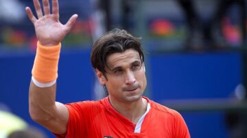 David Ferrer saluda en el torneo Conde de Godó