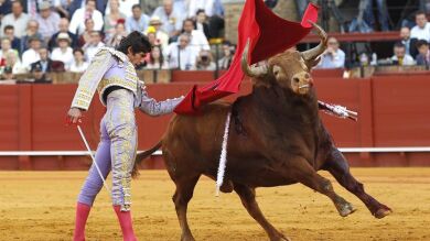 José Garrido rescata otra tarde sin argumentos en Sevilla con su determinación
