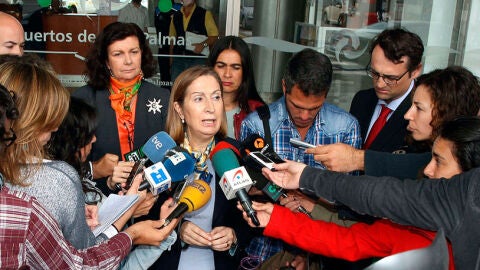 La ministra de Fomento, Ana Pastor, en el Centro de Coordinaci&oacute;n de Salvamento de Las Palmas