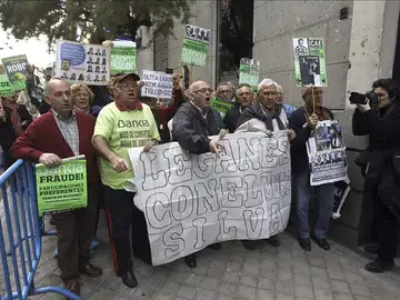 Manifestación de preferentistas a la entrada de la Audiencia Nacional Manifestación de preferentistas a la entrada de la Audiencia Nacional