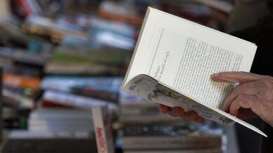 Libros y más libros, y también rosas, por las calles de Barcelona