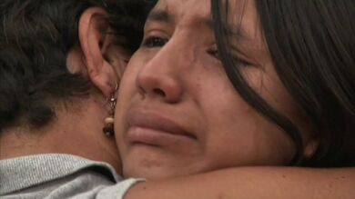 Una niña mexicana vuelve con sus verdaderos padres después de que otra mujer reclamase su maternidad