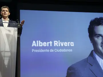 Albert Rivera pide a Susana Díaz la marcha de Chaves y Griñán por escrito Albert Rivera pide a Susana Díaz la marcha de Chaves y Griñán por escrito