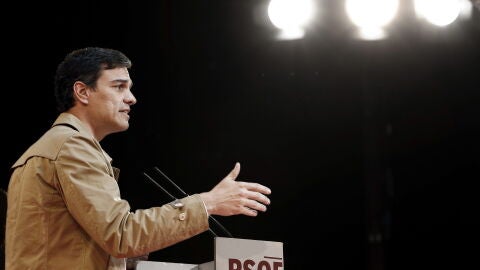 Pedro S&aacute;nchez:"No puede ser que tengamos un ministro de Hacienda que est&eacute; m&aacute;s pendiente de justificar el fraude fiscal del PP que de perseguirlo"