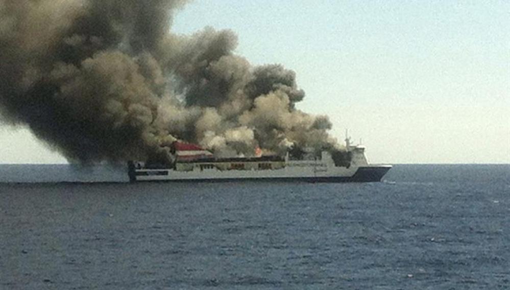 Ferry evacuado