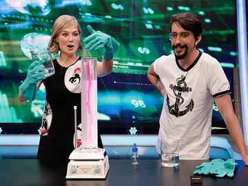 Rosamund Pike con Marron en El Hormiguero 3.0 Rosamund Pike con Marron en El Hormiguero 3.0