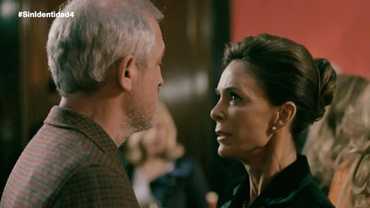 Francisco humilla a Luisa en público