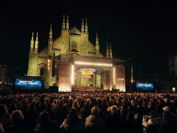 Así lucía la plaza del Duomo de Milán en la gala de inicio de la Expo 2015