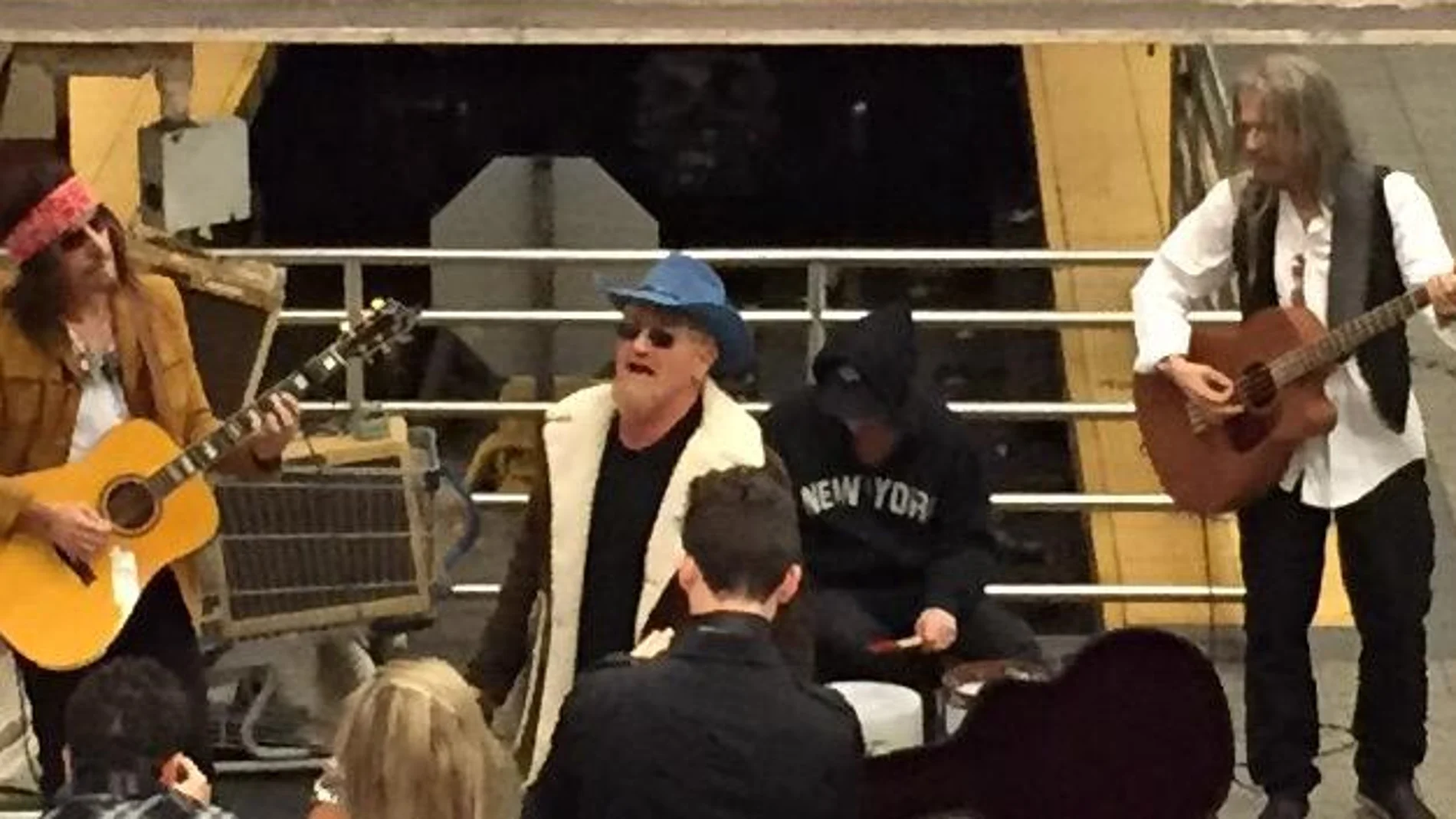 U2 en el Metro de Manhattan U2 en el Metro de Manhattan
