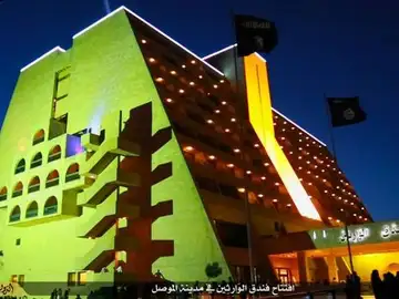 Fachada del hotel de IS en Mosul Fachada del hotel de IS en Mosul