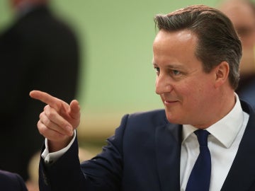 El primer ministro británico, David Cameron, tras conocer los primeros resultados electorales