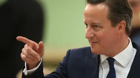 El primer ministro británico, David Cameron, tras conocer los primeros resultados electorales El primer ministro británico, David Cameron, tras conocer los primeros resultados electorales