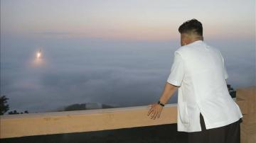 Corea del Norte prueba su primer misil balístico submarino