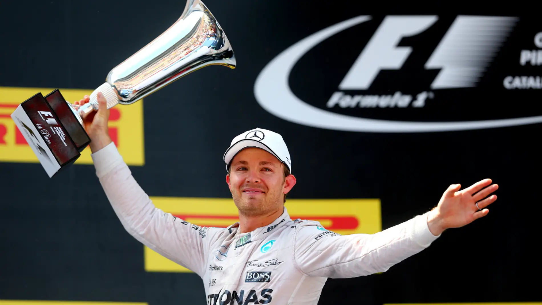 Rosberg, con el trofeo del GP de España