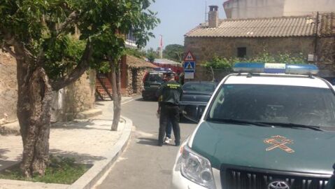 Guardia Civil frente a la guarder&iacute;a