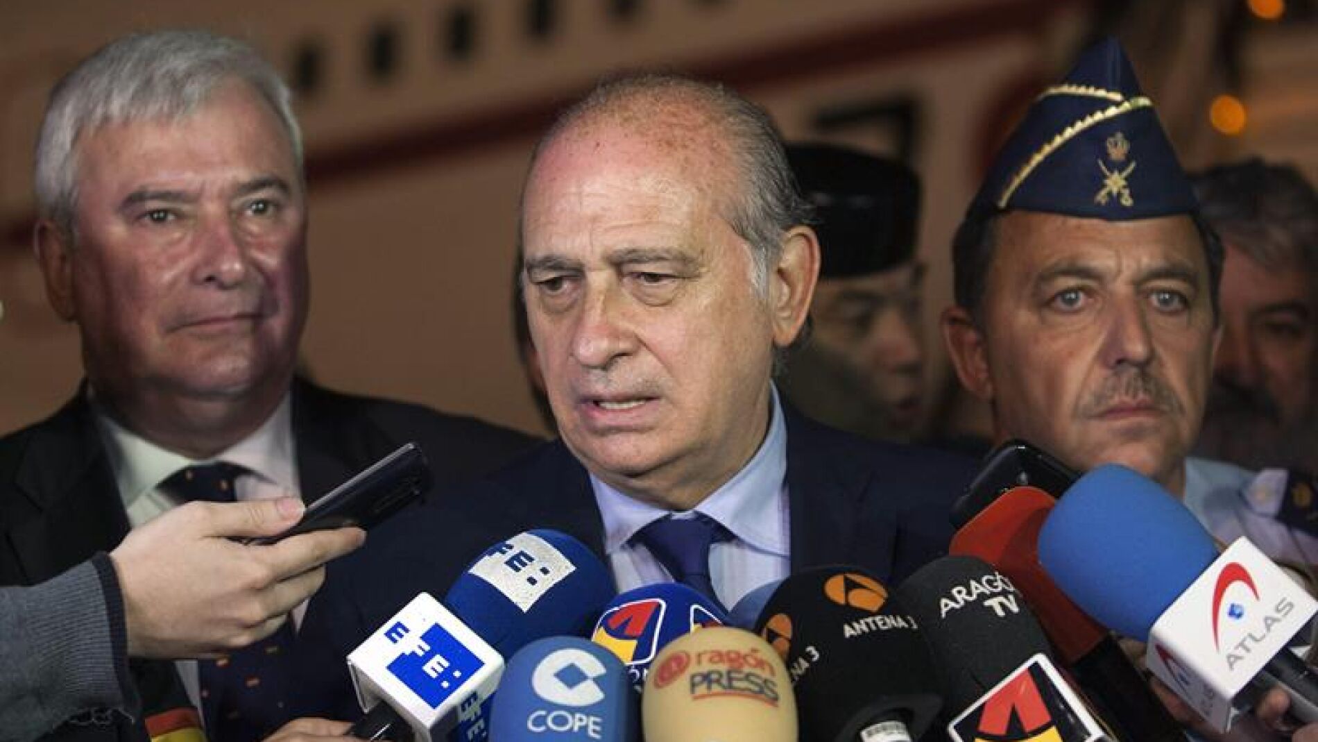 Fern&aacute;ndez D&iacute;az en la base a&eacute;rea de Zaragoza.