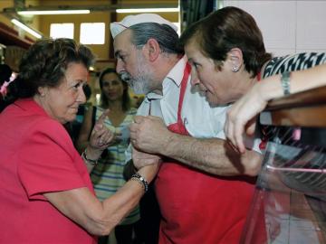 Rita Barberá durante su visita hoy al mercado del Cabanyal