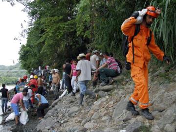 Efectivos de rescate en la zona donde han quedado atrapados los mineros.