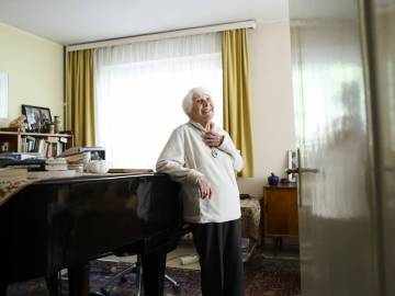 Ingeborg Rapoport, la mujer que ha presentado su tesis doctoral con 102 años