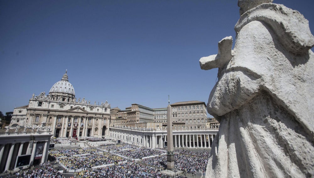 Vista de la Plaza de San Pedro en Roma (17-05-2015)