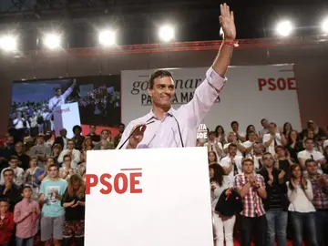 Sánchez: "Votar al PSOE es decir no a la resignación y sí al empleo estable" Sánchez: "Votar al PSOE es decir no a la resignación y sí al empleo estable"