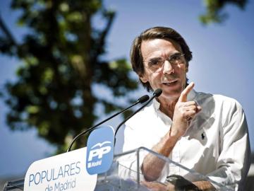 El presidente de honor del PP, José María Aznar, en un mitin en Madrid