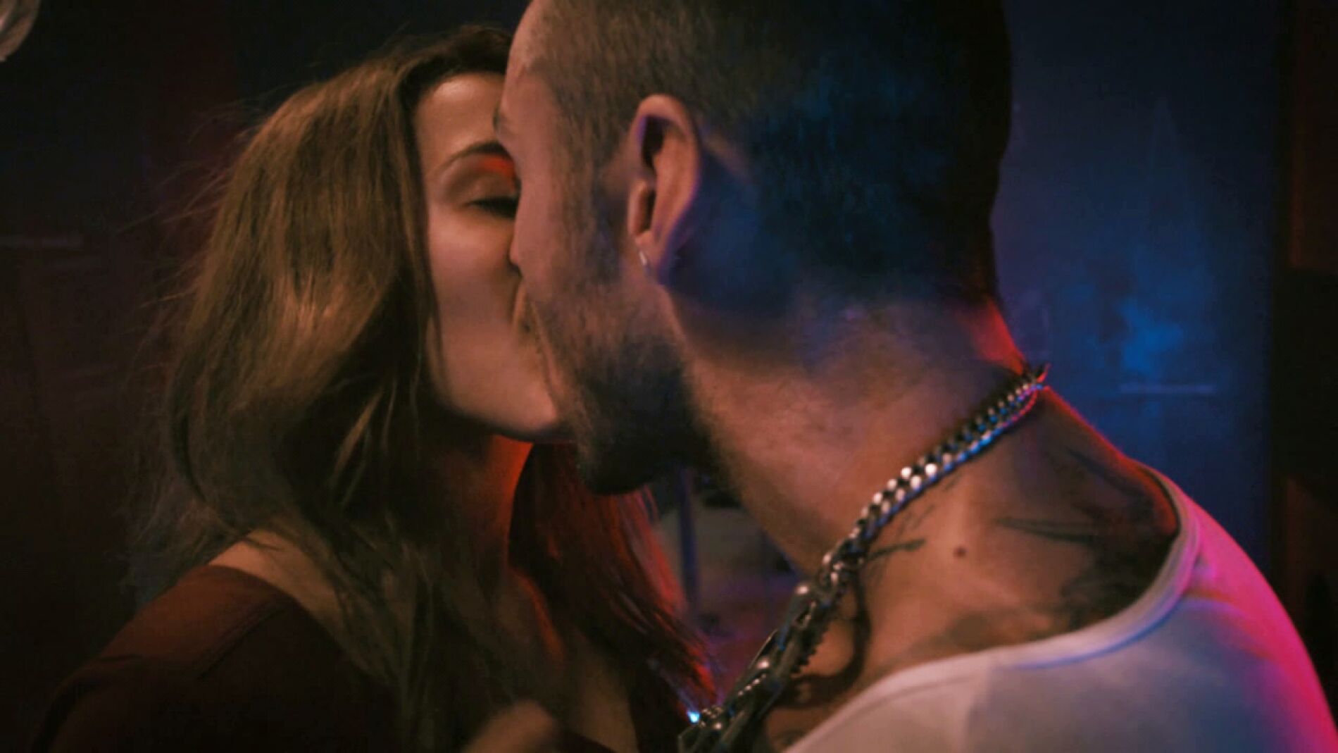 Mar&iacute;a se involucra con desconocido