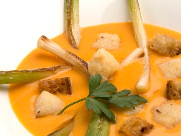 Karlos Arguiñano-Crema de calabaza con puerros y picatostes de pan y bacalao Karlos Arguiñano-Crema de calabaza con puerros y picatostes de pan y bacalao