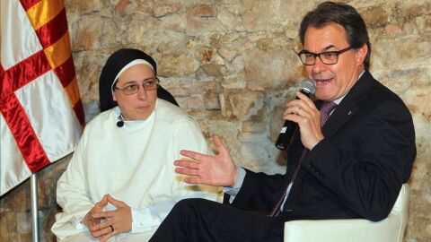 Artur Mas y Sor Luc&iacute;a Caram