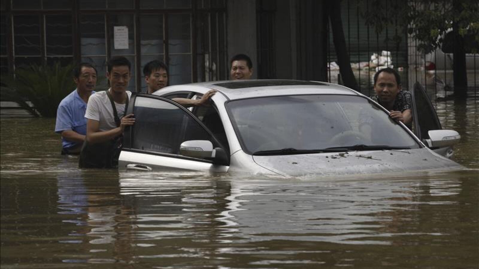  Trece muertos y un millón de afectados en China por tormentas e inundaciones