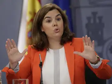 Sáenz de Santamaría tras el Consejo de Ministros Sáenz de Santamaría tras el Consejo de Ministros