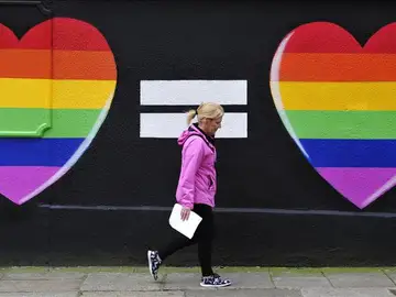 Corazones defendiendo el matrimonio homosexual Corazones defendiendo el matrimonio homosexual