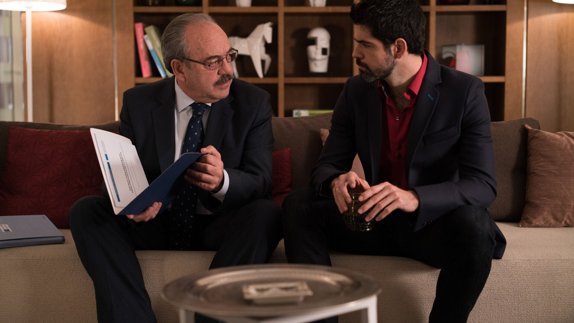 Bruno le dice a su padre que Miriam lo ha enga&ntilde;ado