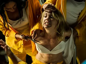 Macarena es agredida de nuevo Macarena es agredida de nuevo
