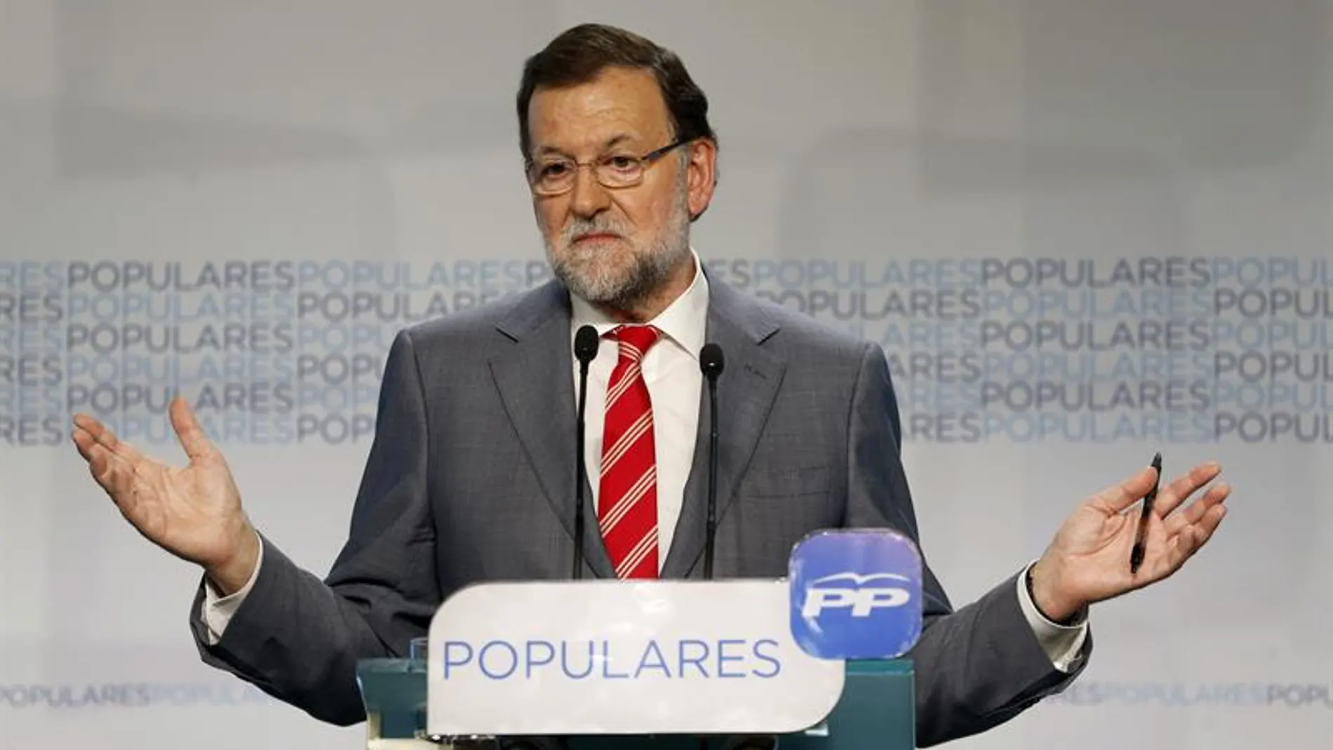 Rajoy descarta cambios en el Gobierno y en PP y achaca los malos resultados a gobernar durante la crisis