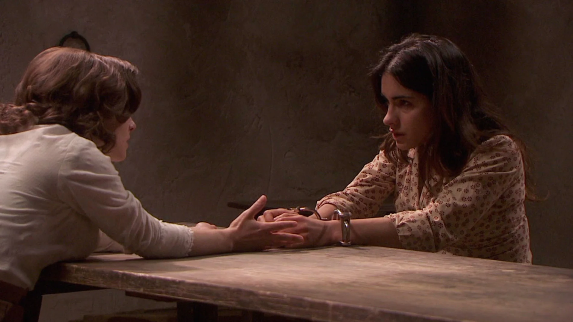 Inés confiesa a Candela que es "una asesina"