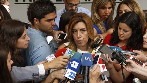 Susana Díaz habla con los medios en Ferraz Susana Díaz habla con los medios en Ferraz