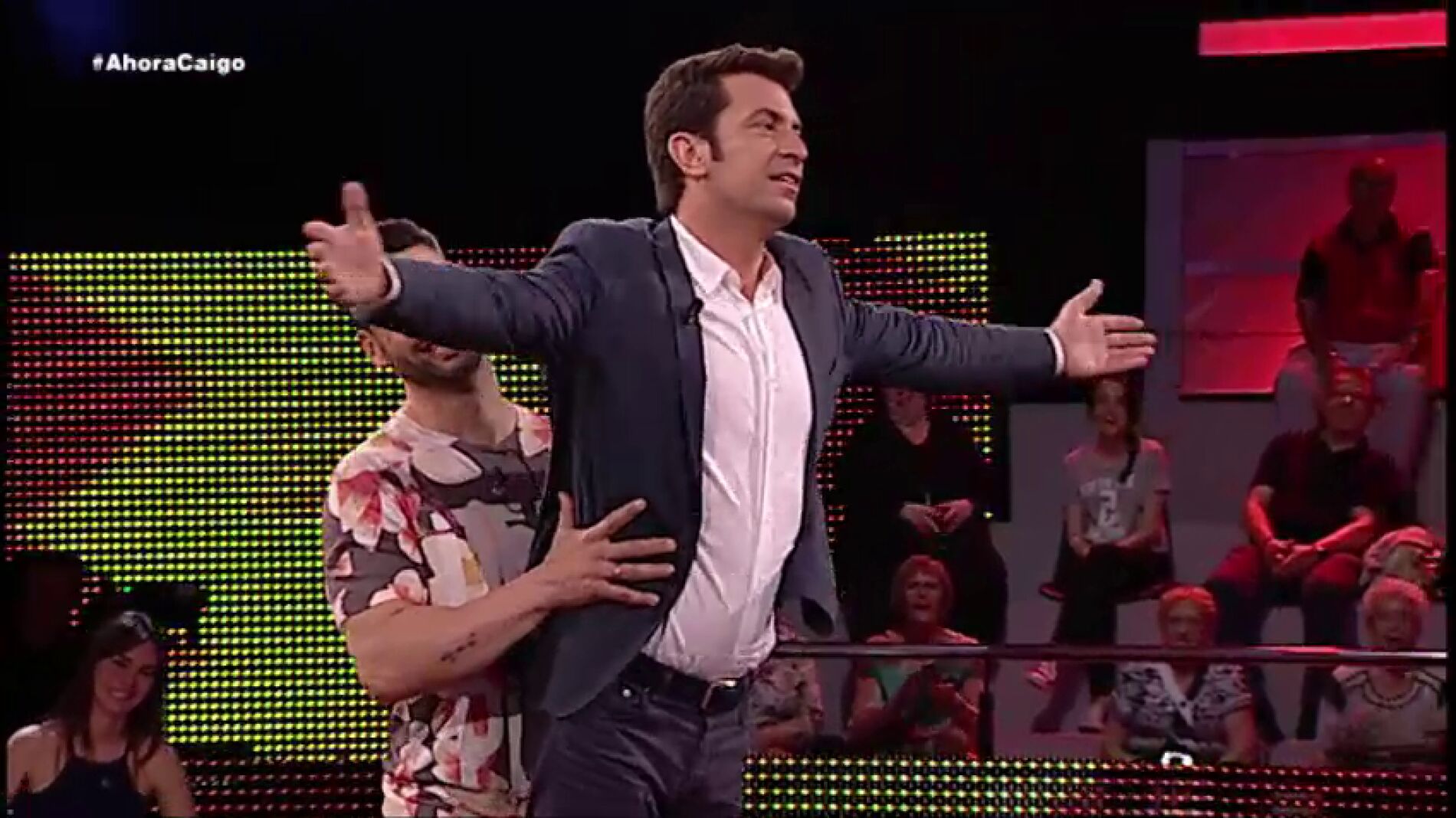 Arturo Valls imita escena del Titanic